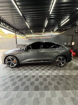 AUDI E-TRON ELÉTRICO SPORTBACK PERFORMANCE BLACK QUATTRO